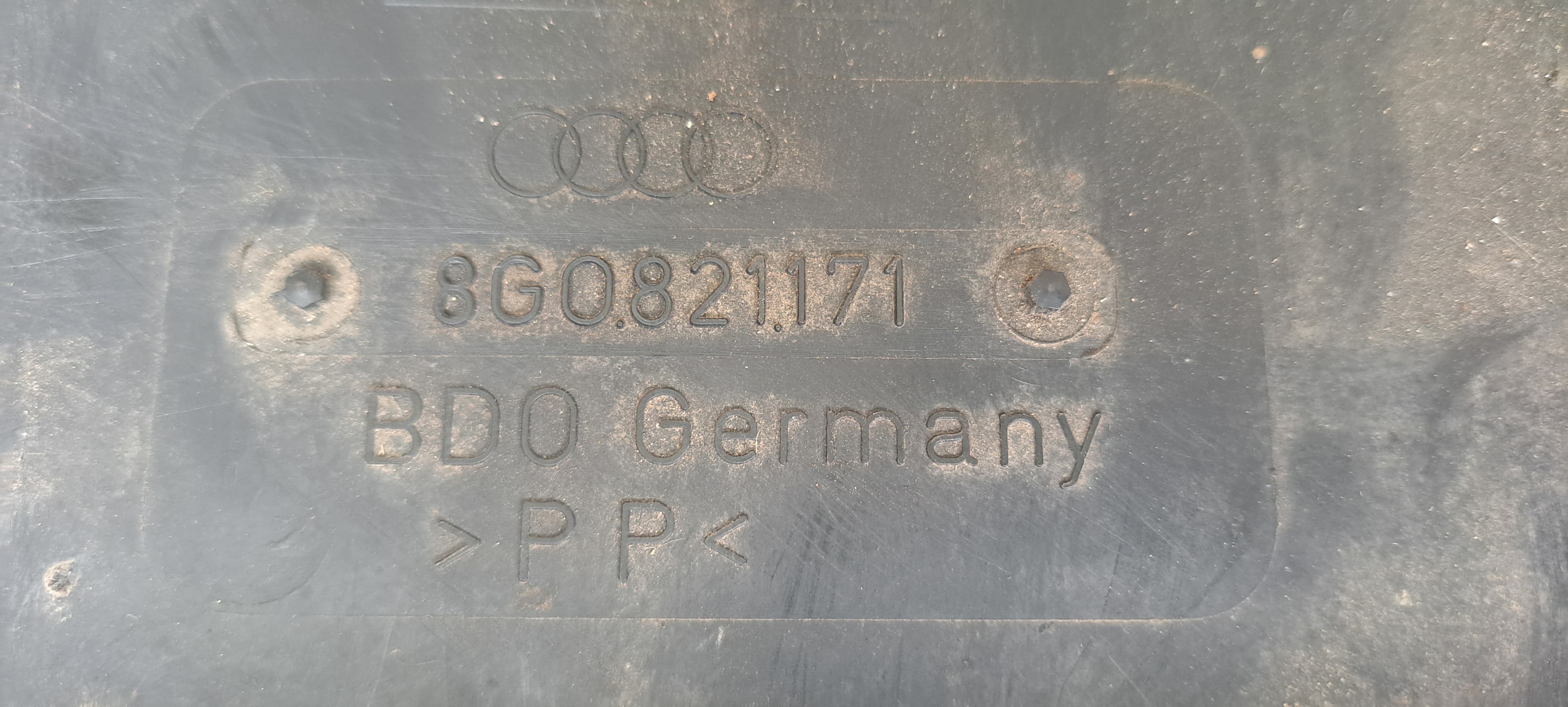 Radhausschale 8G0821171
